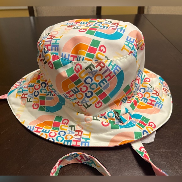 New Gucci North Face Logo Double Sided Bucket Hat Size M - Picture 5 of 16
